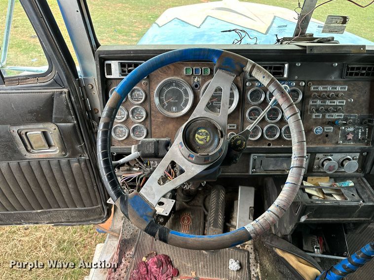 image for item DP3266 1993 Kenworth  W900 semi truck