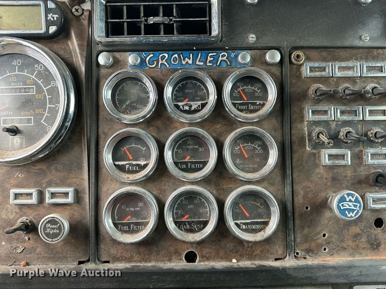 image for item DP3266 1993 Kenworth  W900 semi truck