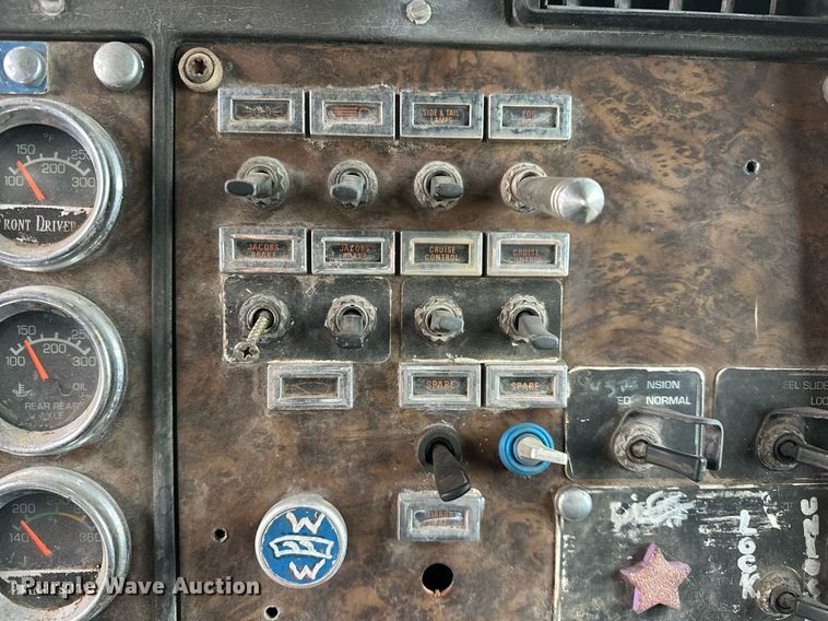 image for item DP3266 1993 Kenworth  W900 semi truck