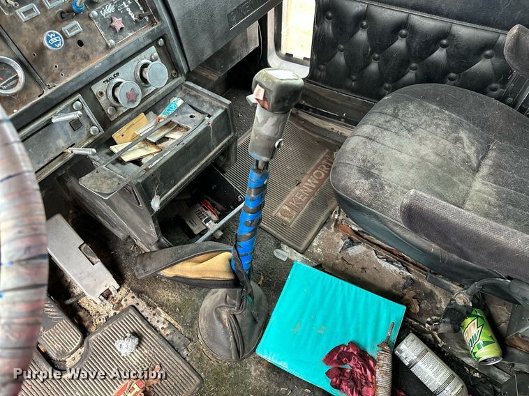 image for item DP3266 1993 Kenworth  W900 semi truck