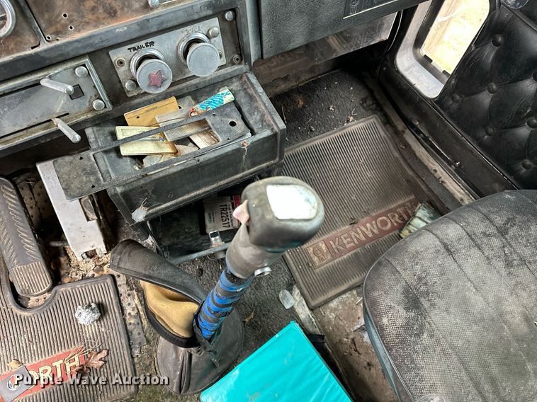 image for item DP3266 1993 Kenworth  W900 semi truck