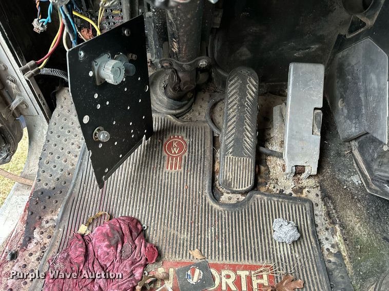 image for item DP3266 1993 Kenworth  W900 semi truck