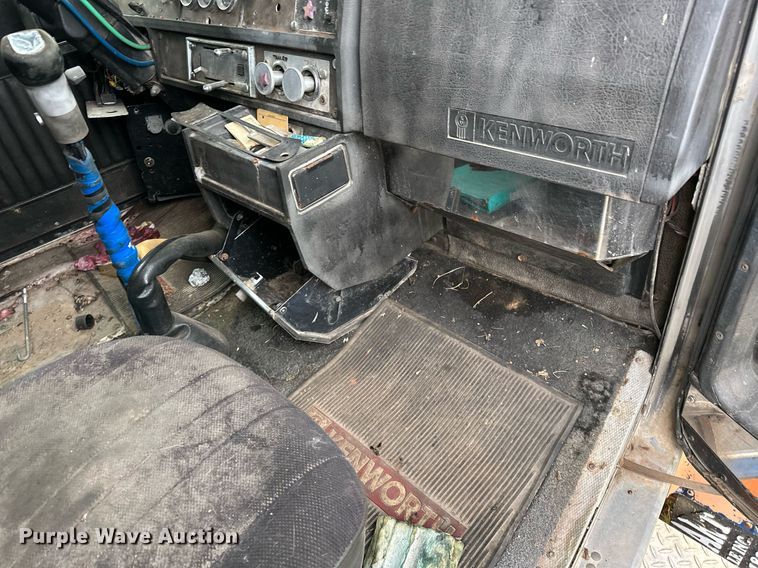 image for item DP3266 1993 Kenworth  W900 semi truck