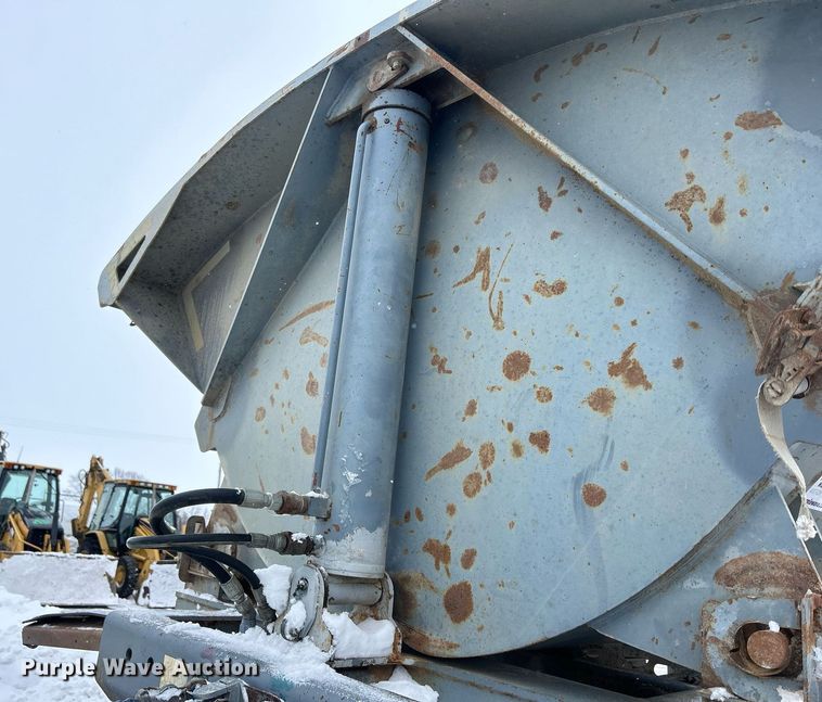 image for item DQ1082 1999 Smith Co. SC3000 side dump trailer