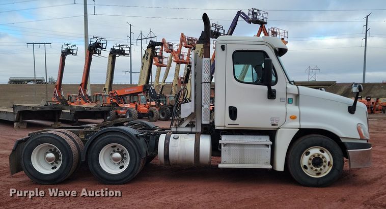 image for item KT9628 2012 Freightliner  Cascadia 125 semi truck