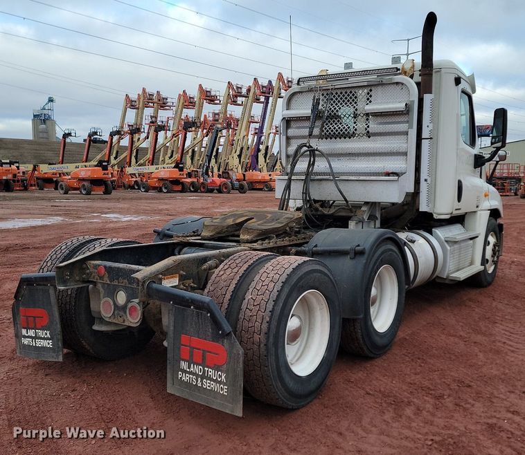 image for item KT9628 2012 Freightliner  Cascadia 125 semi truck