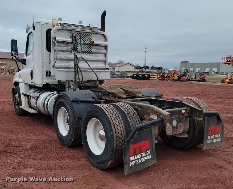 image for item KT9628 2012 Freightliner  Cascadia 125 semi truck