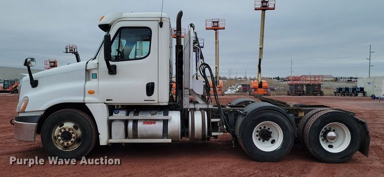 image for item KT9628 2012 Freightliner  Cascadia 125 semi truck