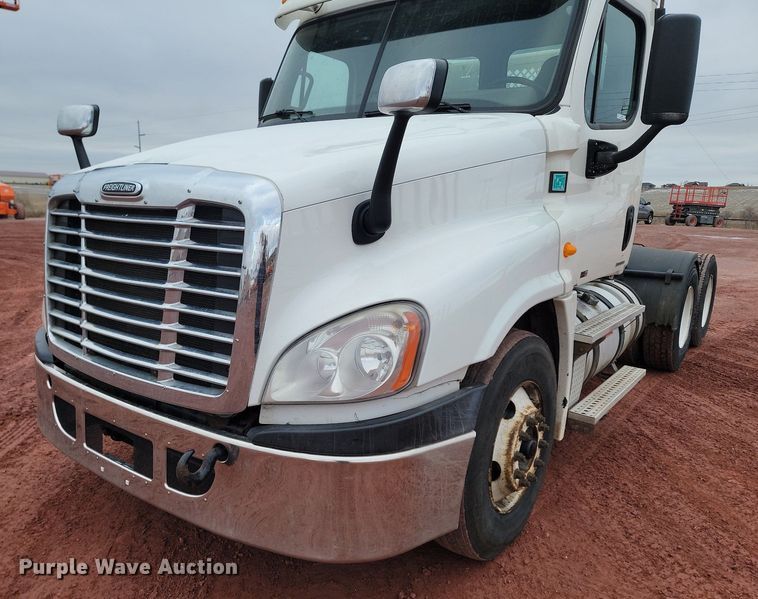 image for item KT9628 2012 Freightliner  Cascadia 125 semi truck