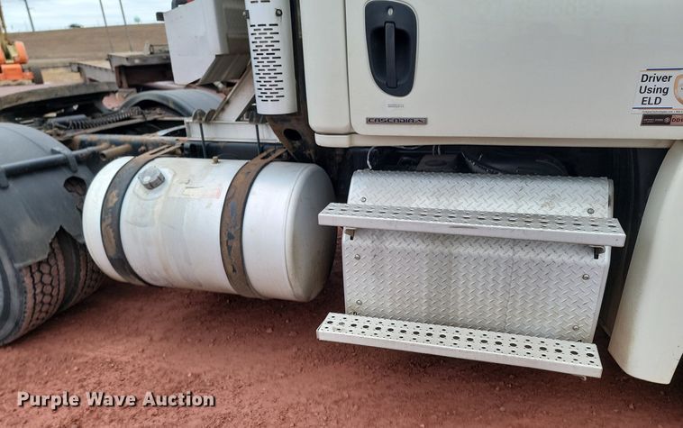 image for item KT9628 2012 Freightliner  Cascadia 125 semi truck