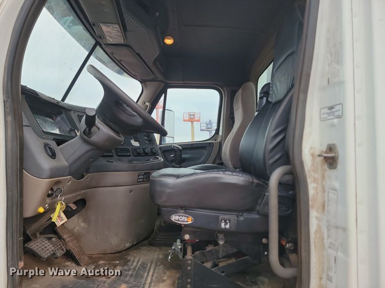 image for item KT9628 2012 Freightliner  Cascadia 125 semi truck