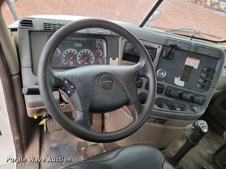 image for item KT9628 2012 Freightliner  Cascadia 125 semi truck