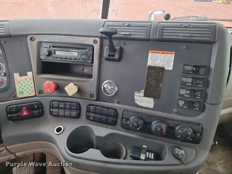 image for item KT9628 2012 Freightliner  Cascadia 125 semi truck