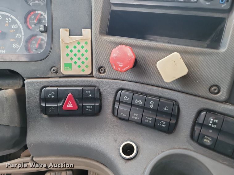 image for item KT9628 2012 Freightliner  Cascadia 125 semi truck