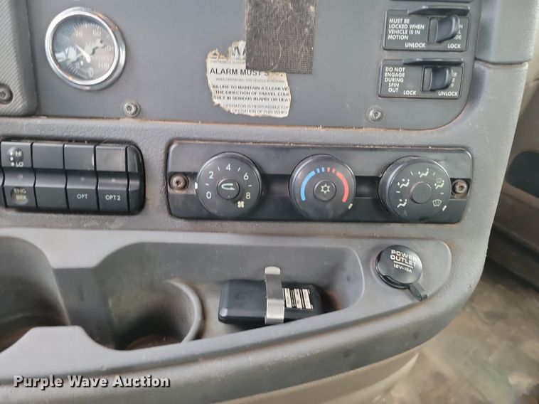 image for item KT9628 2012 Freightliner  Cascadia 125 semi truck