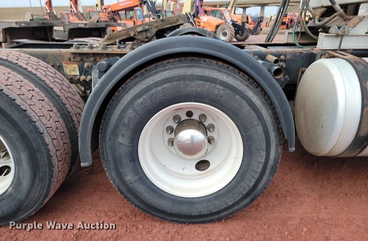 image for item KT9628 2012 Freightliner  Cascadia 125 semi truck