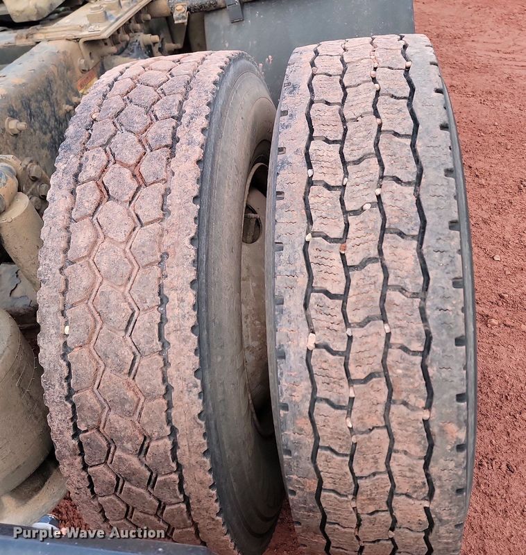 image for item KT9628 2012 Freightliner  Cascadia 125 semi truck