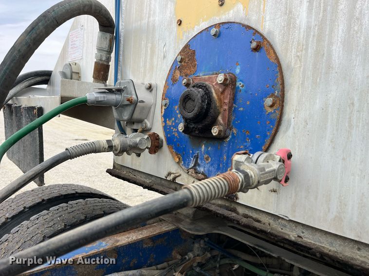 image for item LD9924 2006 Warren AT-36-SER9 feed delivery trailer