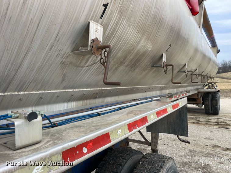 image for item LD9924 2006 Warren AT-36-SER9 feed delivery trailer