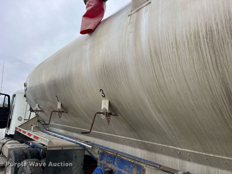 image for item LD9924 2006 Warren AT-36-SER9 feed delivery trailer