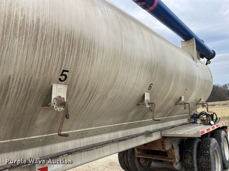 image for item LD9924 2006 Warren AT-36-SER9 feed delivery trailer