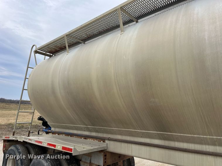 image for item LD9924 2006 Warren AT-36-SER9 feed delivery trailer