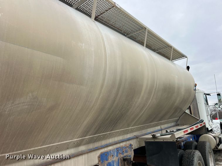 image for item LD9924 2006 Warren AT-36-SER9 feed delivery trailer