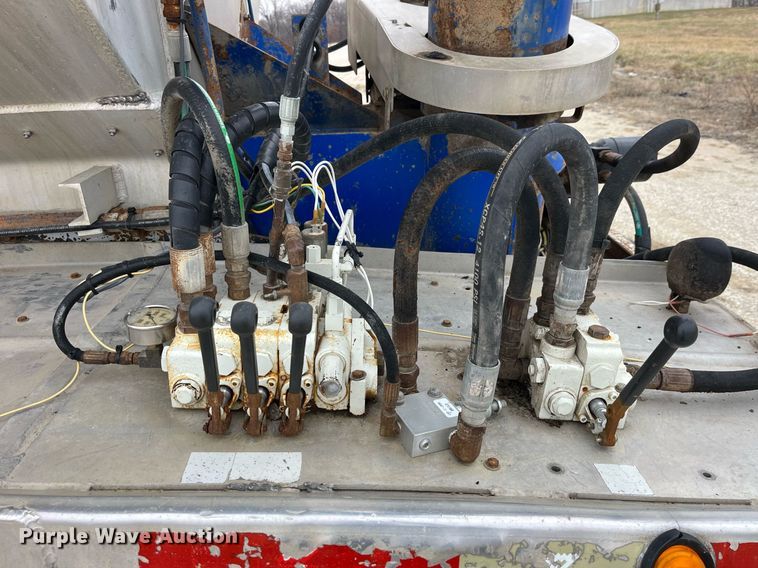 image for item LD9924 2006 Warren AT-36-SER9 feed delivery trailer