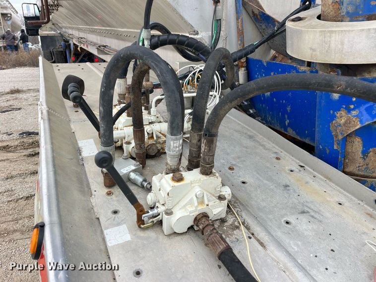 image for item LD9924 2006 Warren AT-36-SER9 feed delivery trailer