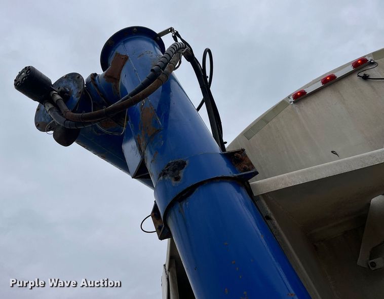 image for item LD9924 2006 Warren AT-36-SER9 feed delivery trailer