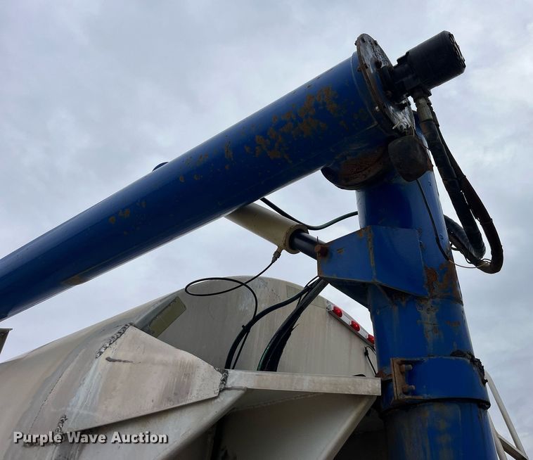 image for item LD9924 2006 Warren AT-36-SER9 feed delivery trailer