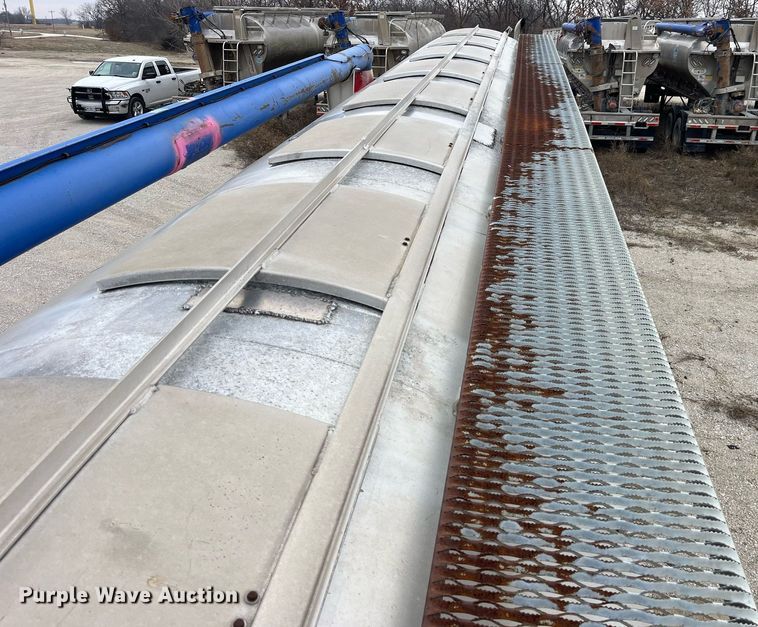 image for item LD9924 2006 Warren AT-36-SER9 feed delivery trailer