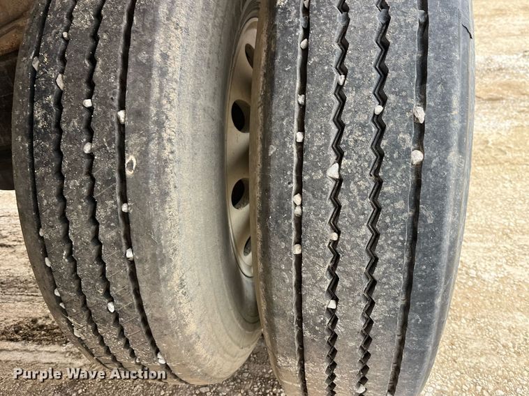 image for item LD9924 2006 Warren AT-36-SER9 feed delivery trailer