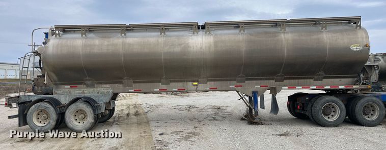 image for item LD9925 2011 Hensley  ATLW-36-32-8 feed delivery trailer