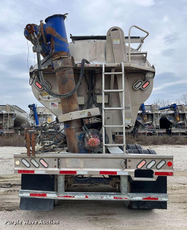 image for item LD9925 2011 Hensley  ATLW-36-32-8 feed delivery trailer