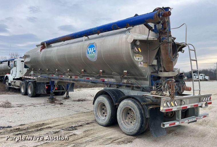 image for item LD9925 2011 Hensley  ATLW-36-32-8 feed delivery trailer