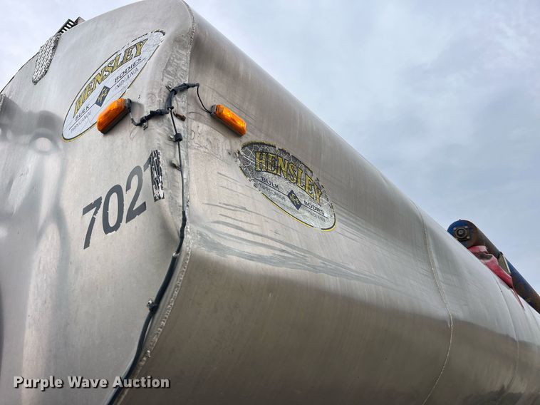 image for item LD9925 2011 Hensley  ATLW-36-32-8 feed delivery trailer