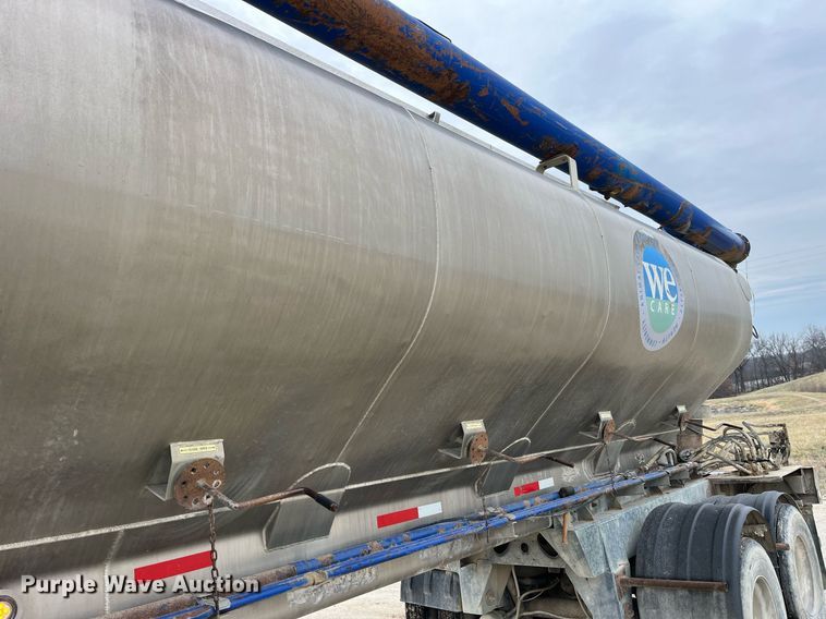 image for item LD9925 2011 Hensley  ATLW-36-32-8 feed delivery trailer