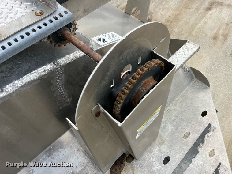 image for item LD9925 2011 Hensley  ATLW-36-32-8 feed delivery trailer