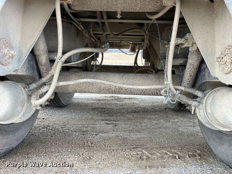 image for item LD9925 2011 Hensley  ATLW-36-32-8 feed delivery trailer