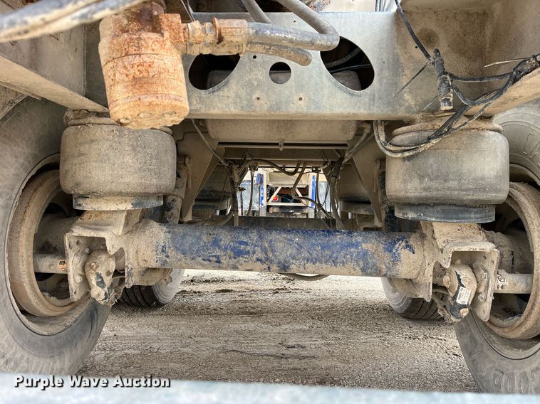 image for item LD9925 2011 Hensley  ATLW-36-32-8 feed delivery trailer