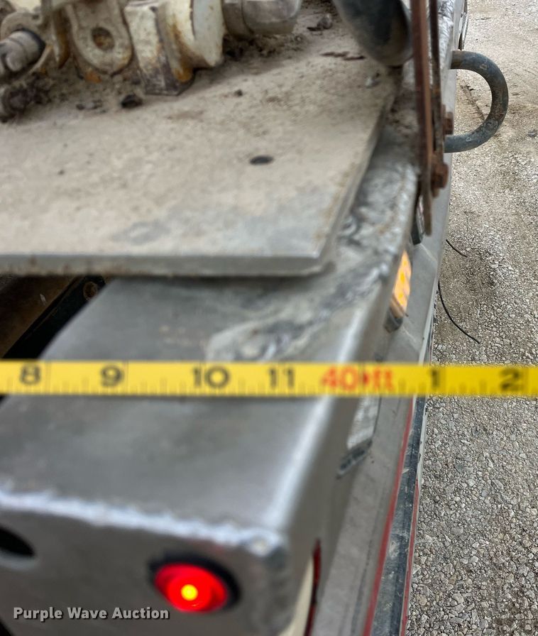 image for item LD9925 2011 Hensley  ATLW-36-32-8 feed delivery trailer