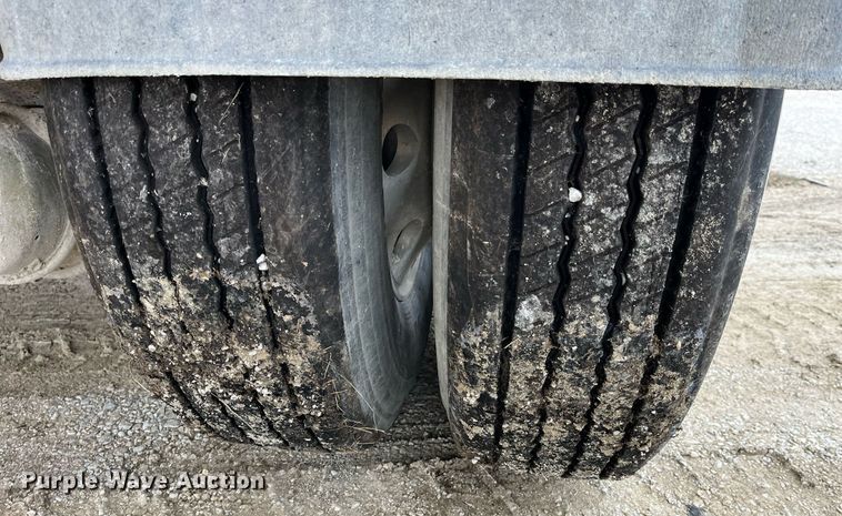 image for item LD9925 2011 Hensley  ATLW-36-32-8 feed delivery trailer