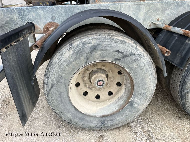 image for item LD9925 2011 Hensley  ATLW-36-32-8 feed delivery trailer