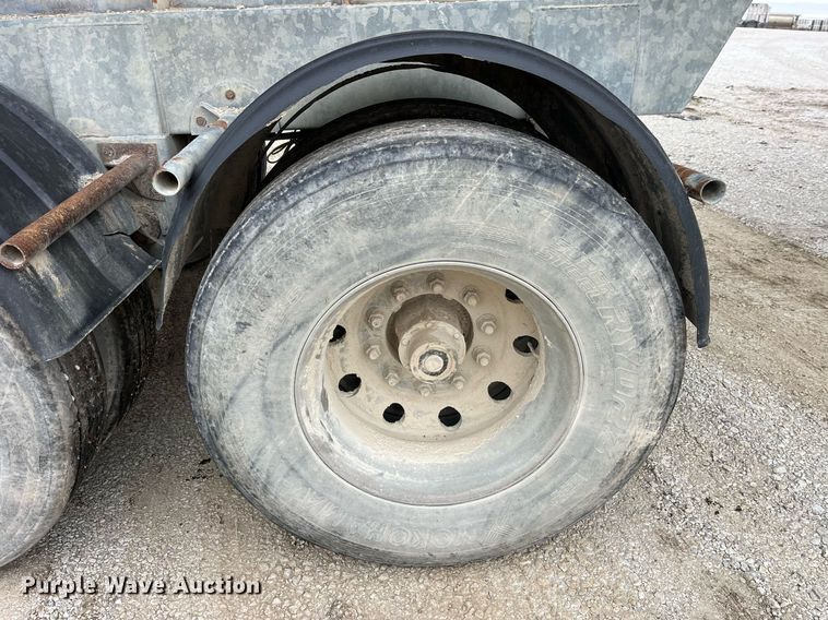 image for item LD9925 2011 Hensley  ATLW-36-32-8 feed delivery trailer