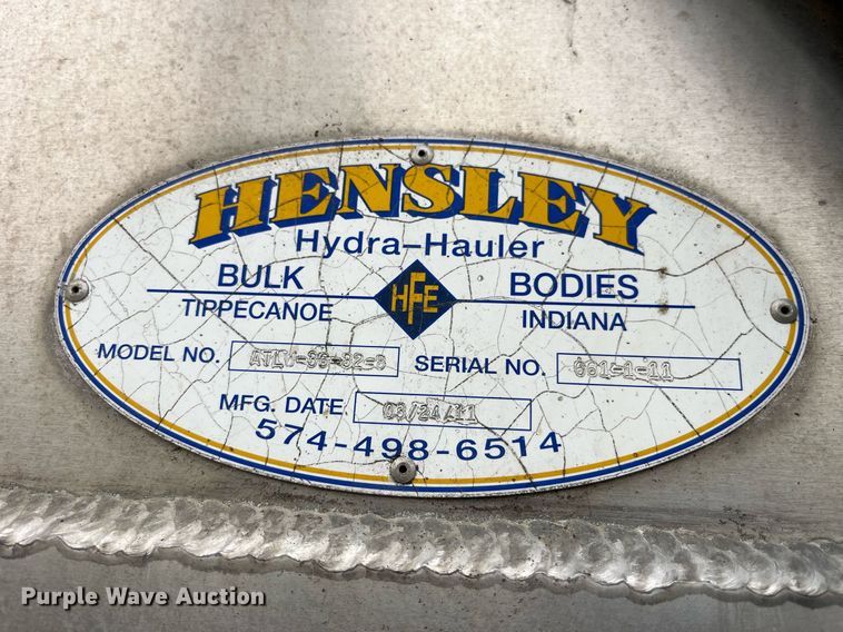 image for item LD9925 2011 Hensley  ATLW-36-32-8 feed delivery trailer