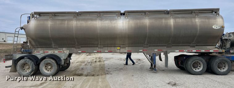 image for item LD9926 2011 Hensley  ATLW-36-32-8 feed delivery trailer