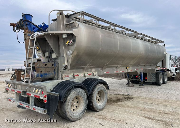 image for item LD9926 2011 Hensley  ATLW-36-32-8 feed delivery trailer