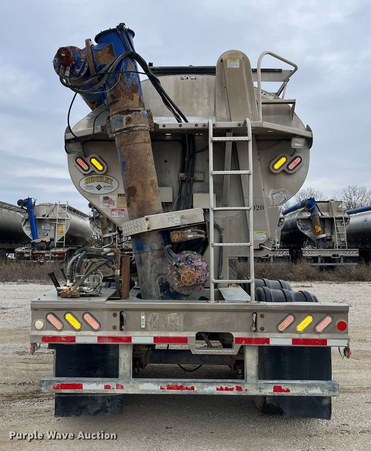 image for item LD9926 2011 Hensley  ATLW-36-32-8 feed delivery trailer