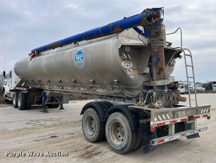 image for item LD9926 2011 Hensley  ATLW-36-32-8 feed delivery trailer